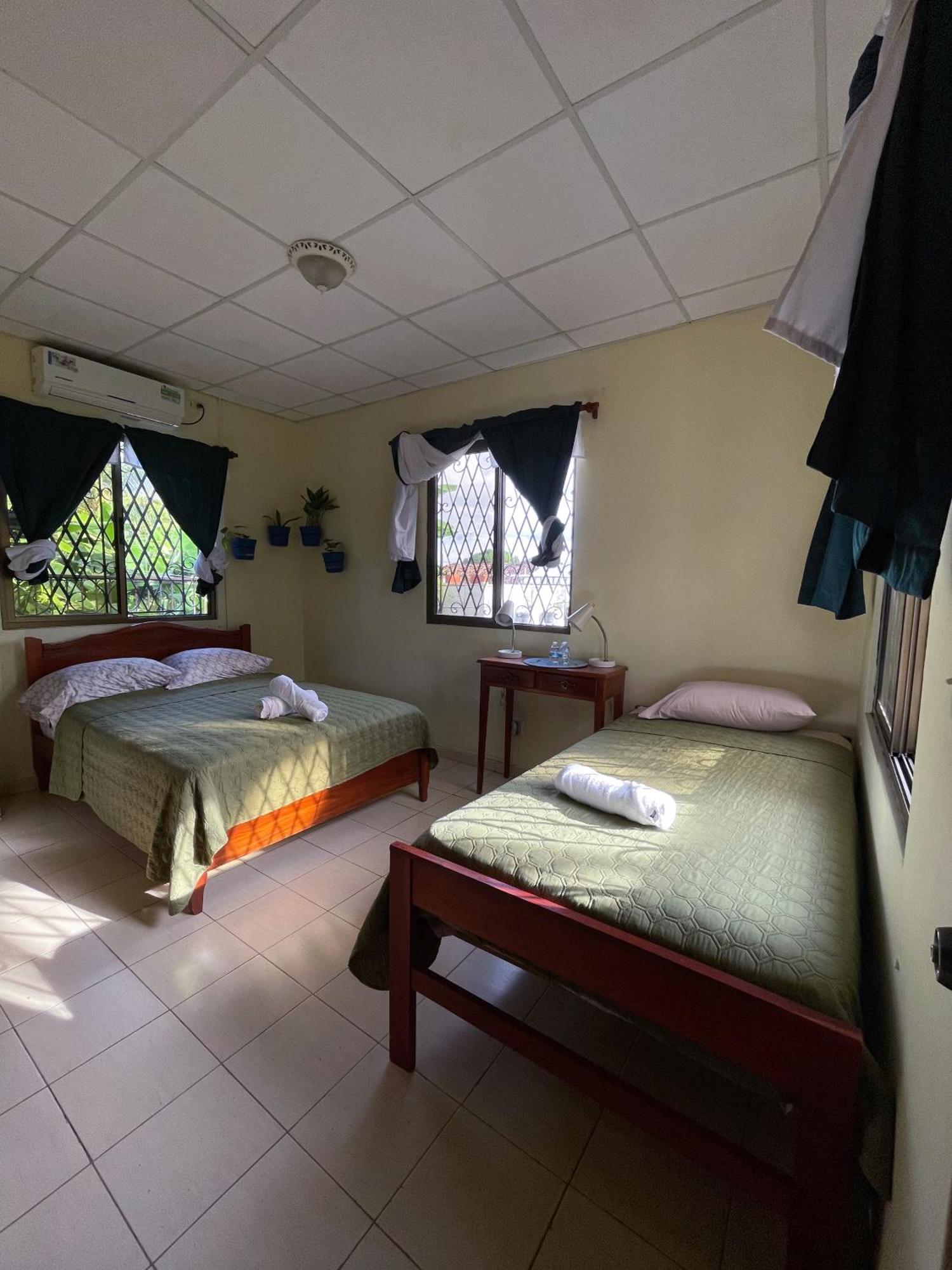 Hostel Kimmell / Hostal Familiar La Casita De Los Kimmell لاس تابلاس المظهر الخارجي الصورة