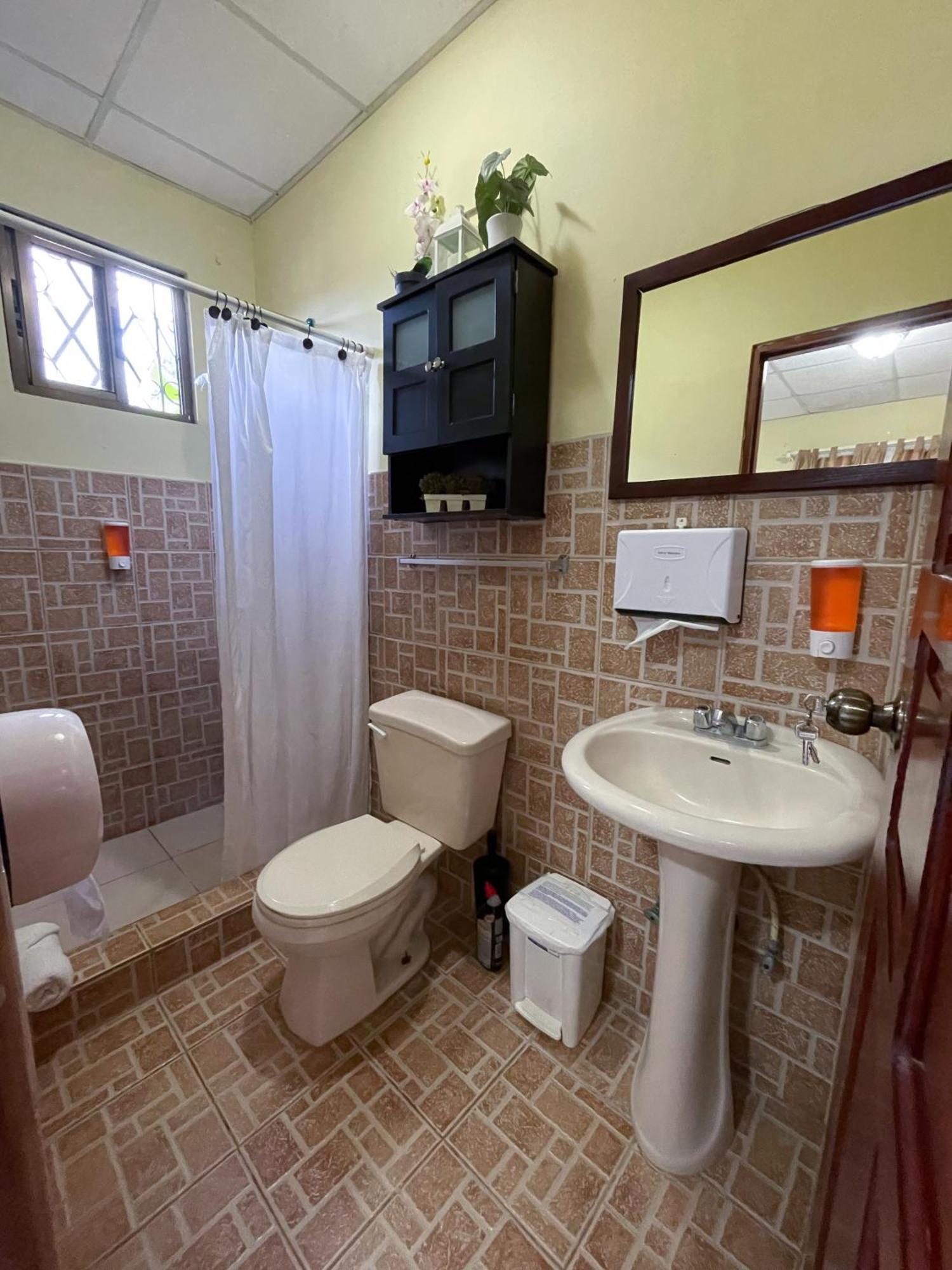 Hostel Kimmell / Hostal Familiar La Casita De Los Kimmell لاس تابلاس الغرفة الصورة